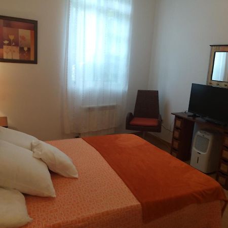 Apartamento Con Pequeno Jardin En El Centro Ferrol Extérieur photo